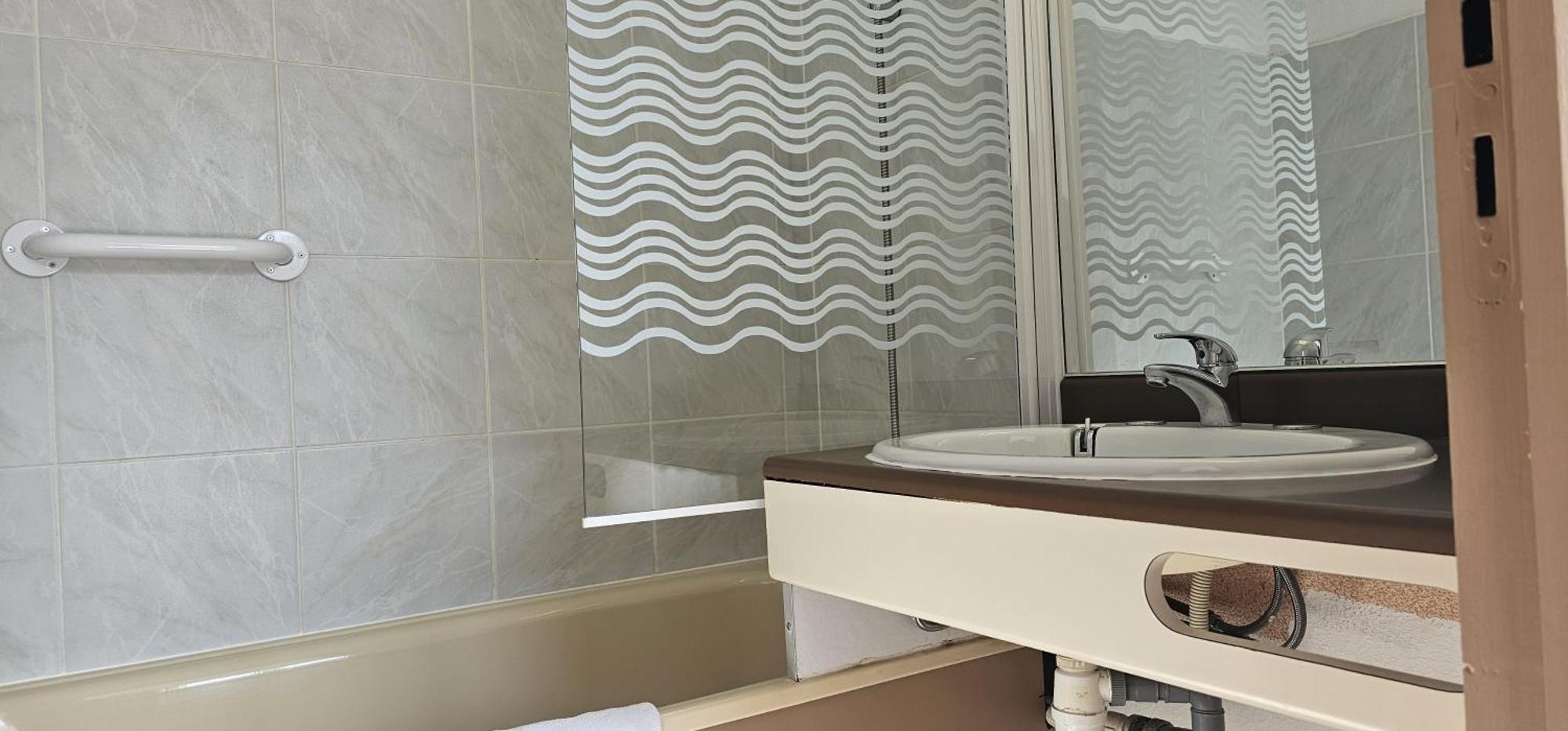 Brit Hotel Confort Gien Zimmer foto