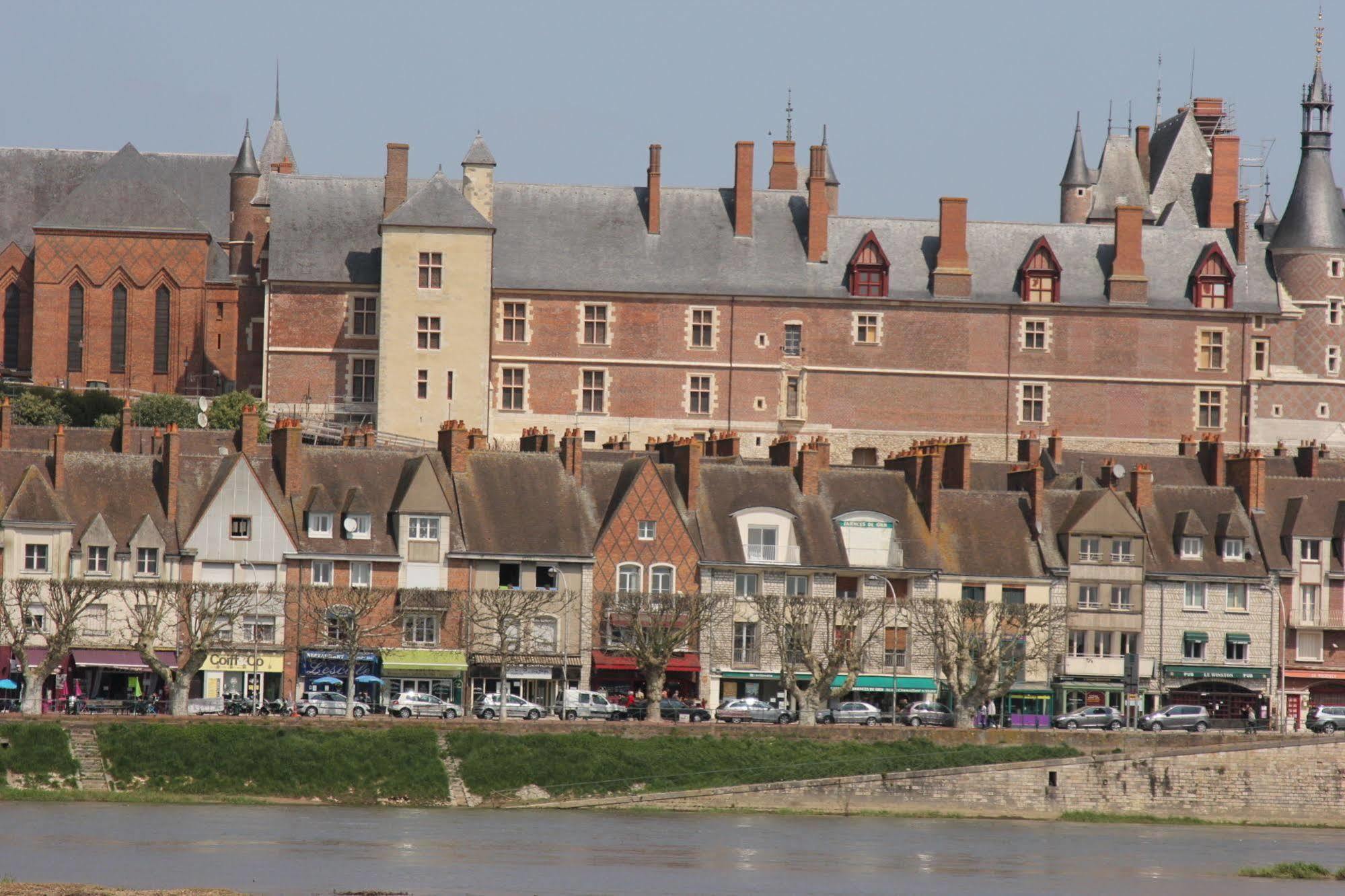 Brit Hotel Confort Gien Exterior foto