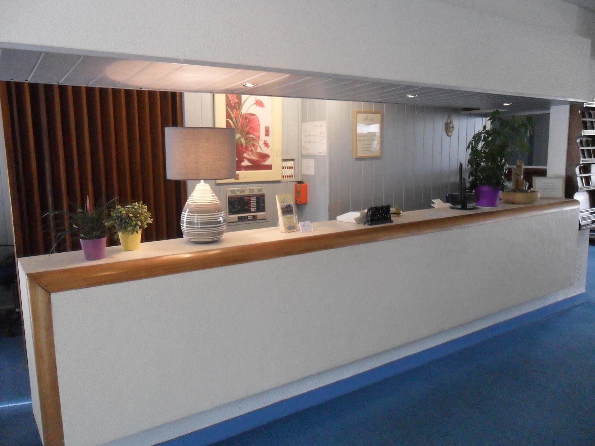 Brit Hotel Confort Gien Exterior foto